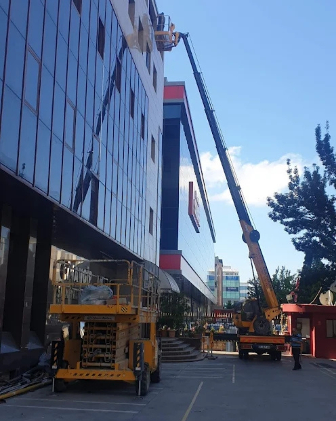 AVM Cephe Cam Montajı